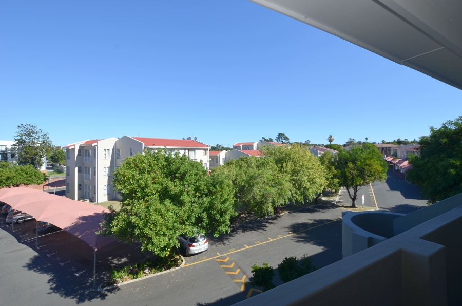 2 Bedroom Property for Sale in Oakglen Western Cape
